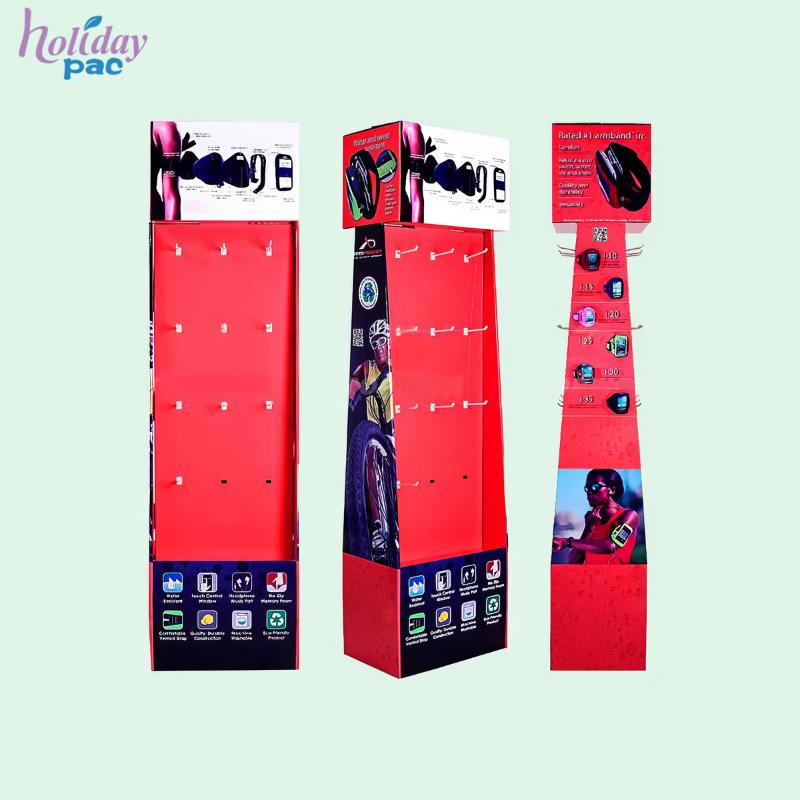 Holidaypac-Hängedisplays aus rot bedruckter Pappe, aus verschiedenen Blickwinkeln dargestellt.