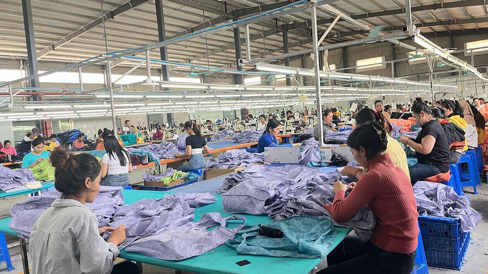 Reduce Tariff Risks with Holidaypac’s Bangladesh Apparel PDQ Production for Retail