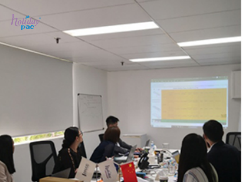 A Glimpse into Holidaypac’s Daily Life Through a Morning Meeting: How We Safeguard the Certainty and Value of Your Packaging Amid Global Supply Chain Volatility