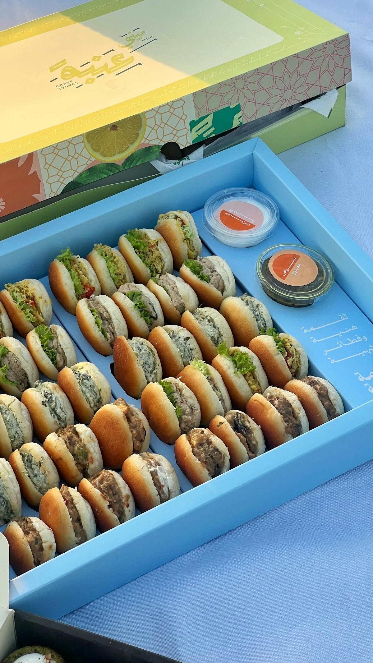Custom Kraft Cardboard Portable Picnic Box Wholesale 2026 | Eco-Friendly Corrugated Lunch Carry Box with Handle for Outdoor Picnic, Hamper, Gift & Catering - Holidaypac Factory