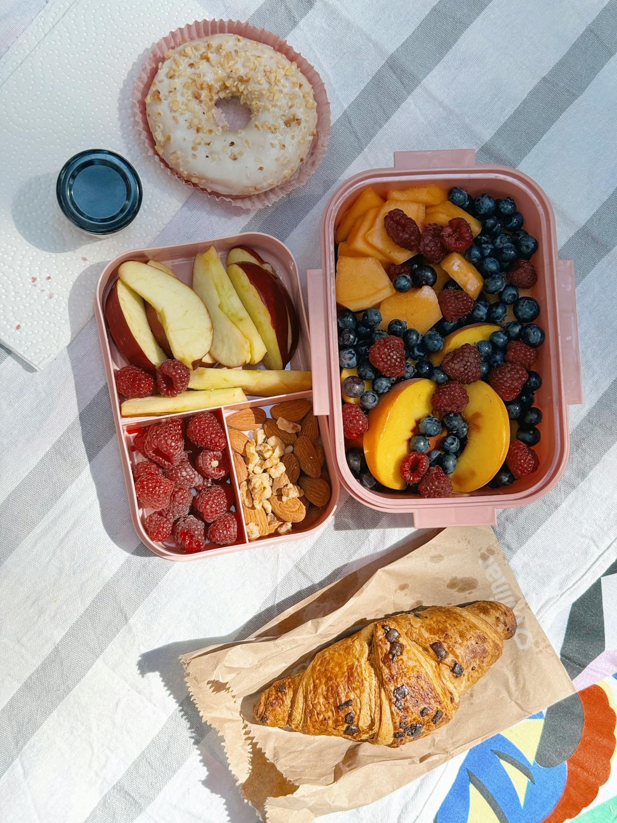 Custom Kraft Cardboard Portable Picnic Box Wholesale 2026 | Eco-Friendly Corrugated Lunch Carry Box with Handle for Outdoor Picnic, Hamper, Gift & Catering - Holidaypac Factory