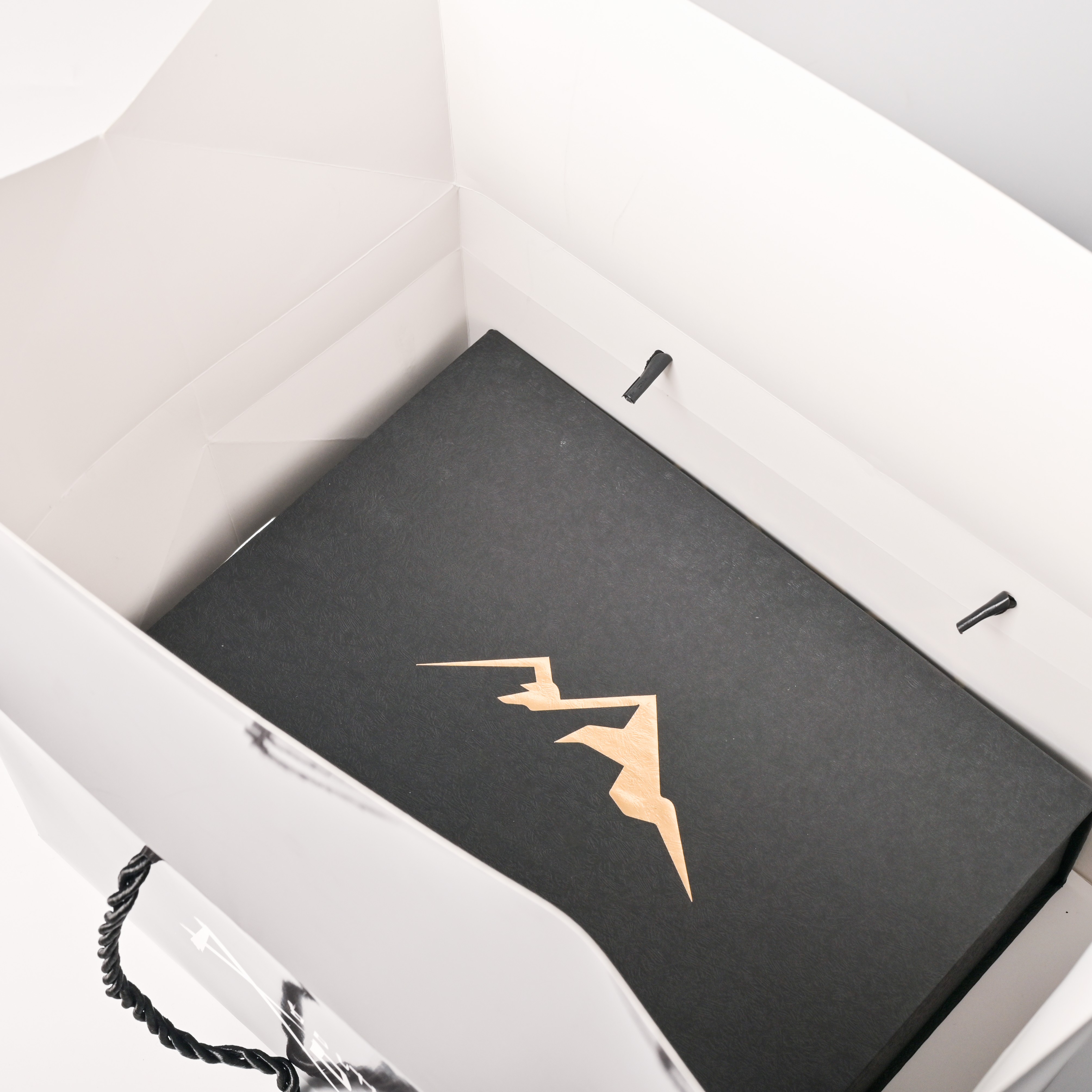 Luxury Sushi Packaging Box Wholesale | Premium Black Gold Foil Stamped Sushi Gift Box with Perforated Tray & Handle Carrier Bag - Holidaypac Factory