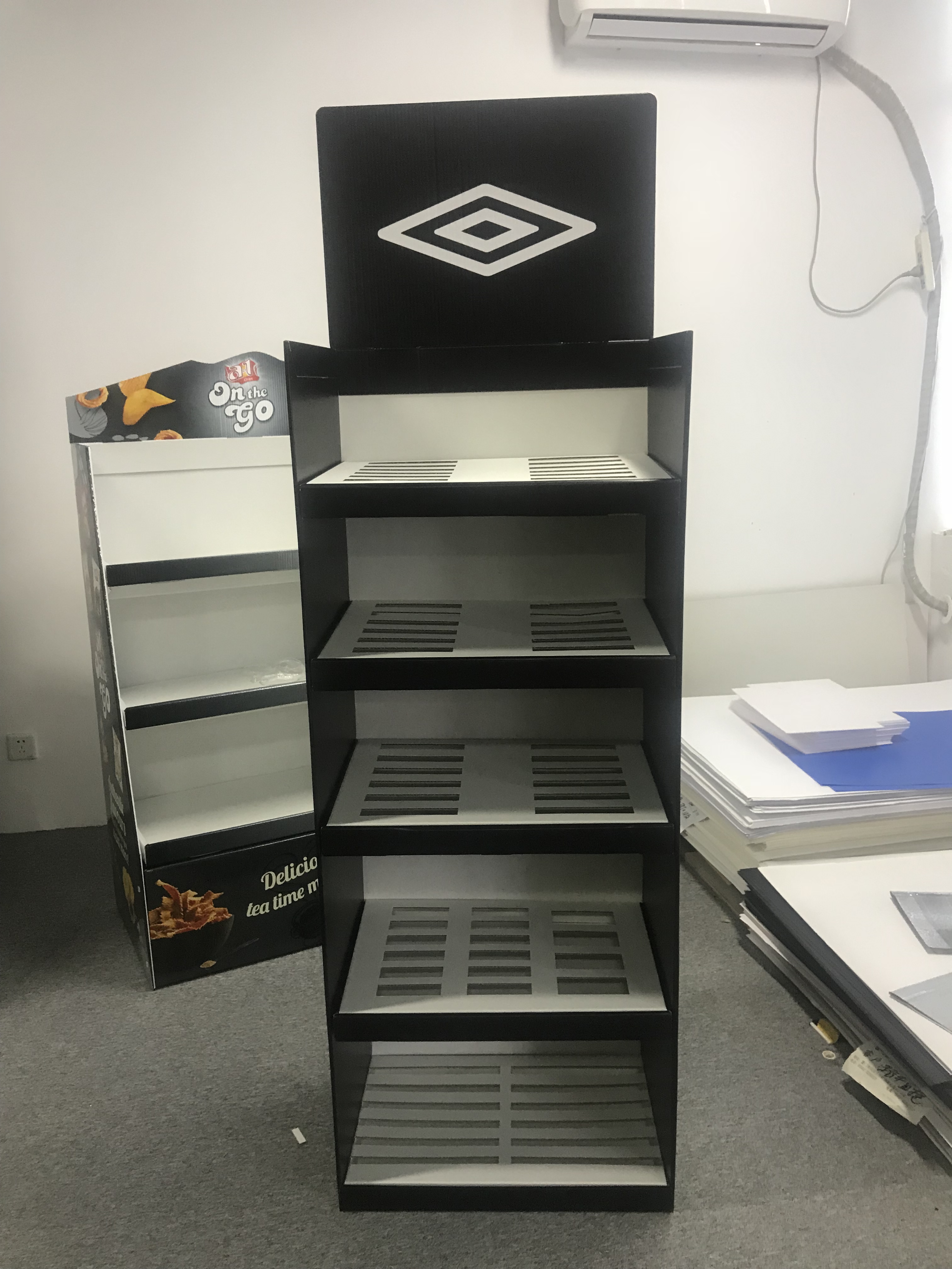 Holidaypac Custom Floor Displays: Plan SKU Fit and Shelf Loads