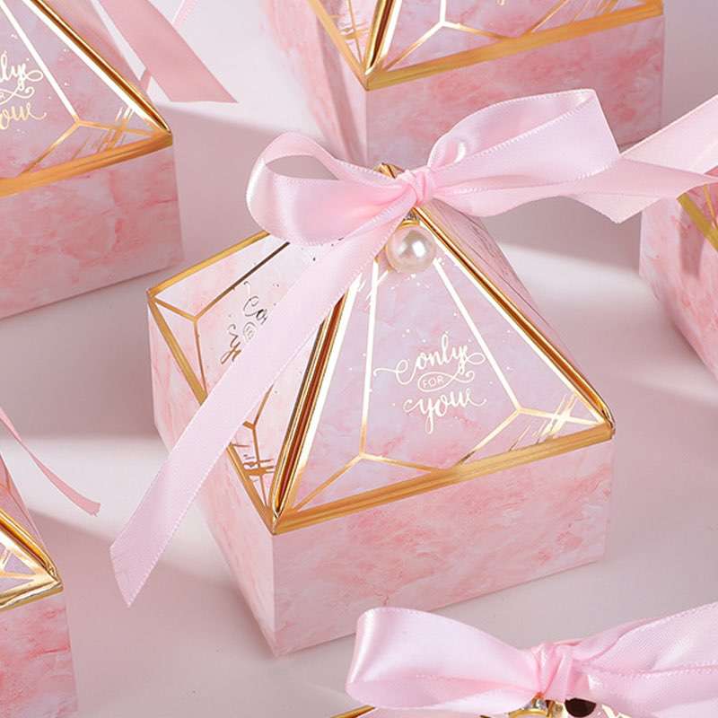 Triangle paper Box for Wedding Decoration Favors Gift Box Candy Chocolate Packing Box with pearl ribbon