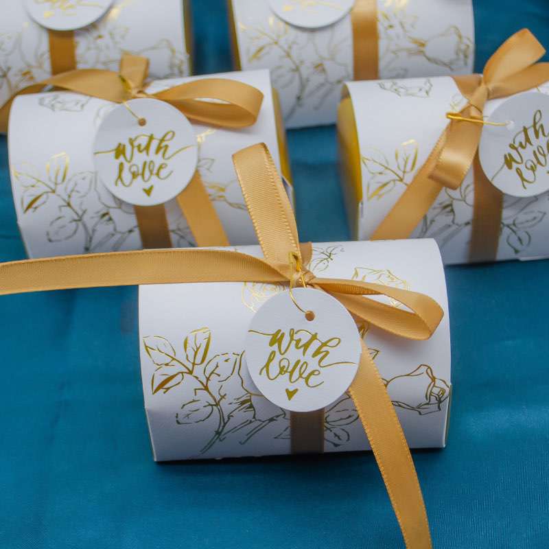 Wholesale Chocolate Candy Luxury White Ribbon Silk Wedding Packaging Box Invitation Card Wedding Candy Box