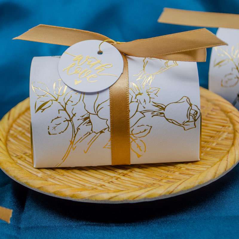 Wholesale Chocolate Candy Luxury White Ribbon Silk Wedding Packaging Box Invitation Card Wedding Candy Box